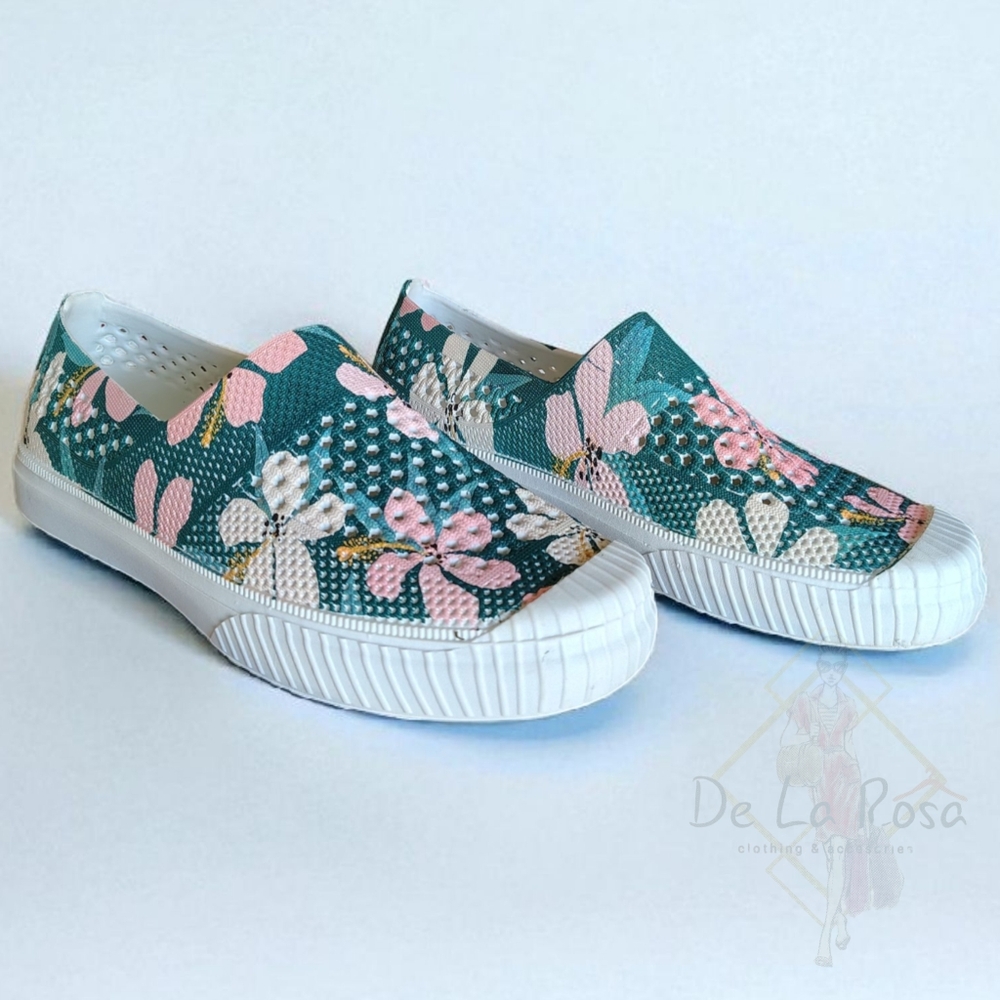 Layer 8 Women's Katie Hawaiian Slip-on Water Shoes 9